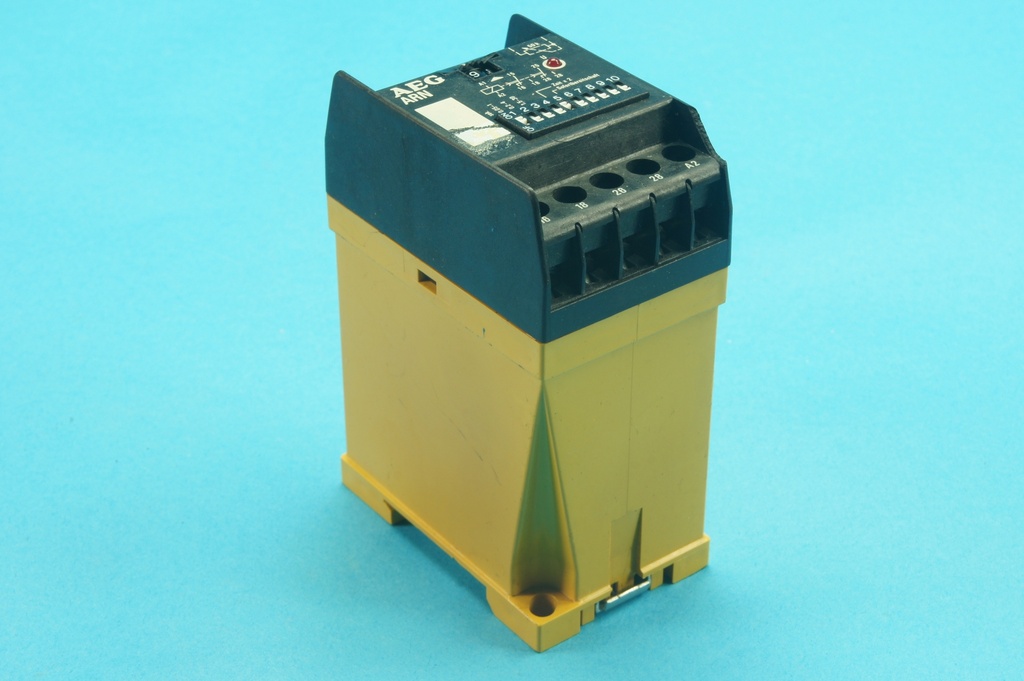 AEG ARN 910.346.592.01 91034659201 single phase AC timer relay, coil 220-240 VAC, 2 changeover (NO/NC) contacts, time settings 0.05 - 60 sec