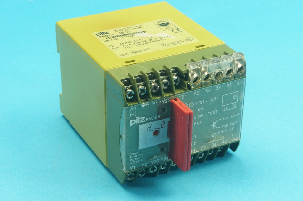 Pilz 474899 PNOZ 6 3S 10 emergency stop relay , 24 VDC 4.5 W, 3 NO safety contacts 1 NC auxiliary contact (3 covers of the screws are missing)