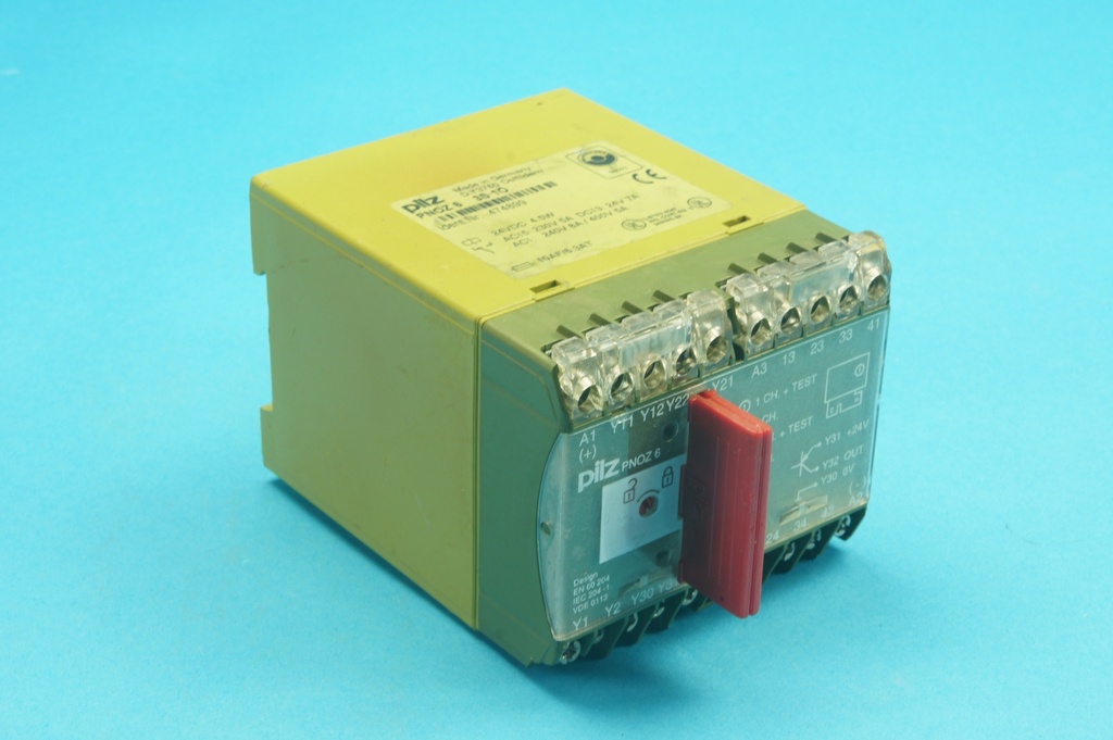 Pilz 474899 PNOZ 6 3S 10 emergency stop relay , 24 VDC 4.5 W, 3 NO safety contacts 1 NC auxiliary contact (2 covers of the screws are missing)