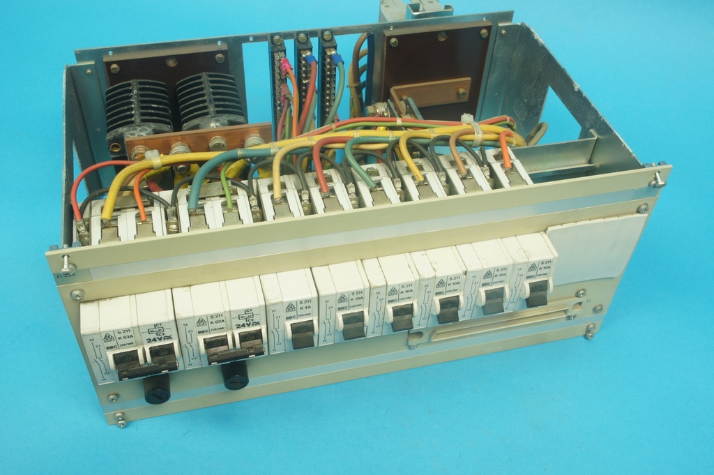 BBC/ABB XT-382B GKWE 001450 R8 HE661544-318/29 power supply rack 33.0x19.5x15.2 cm