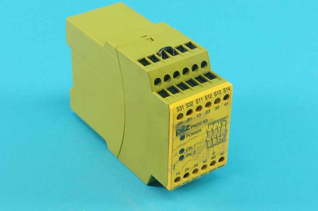 Pilz PNOZ X3 Safety relay 230VAC/24VDC 774318 3NO 1NC