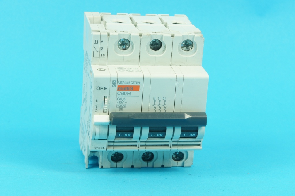 C60H C0,5A 3-pole circuit breaker 10KA 26924 OF Contact